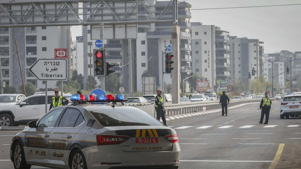 Israeli security forces at the scene where a Palestinian terrorist was shot after carrying out an attack at several locations, near the city of Afula, Dec. 26, 2025. Photo by Anat Hermony/Flash90.