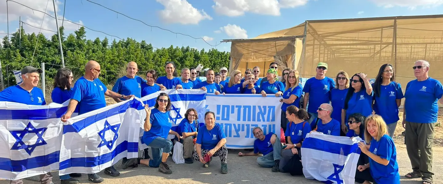 Some 74,000 Leket volunteers helped farmers in the fields last year. Credit: Leket Israel.