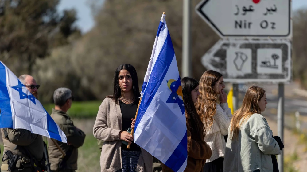 People pay their respects during the funeral procession of late Israeli hostage Oded Lifshitz at the entrance to Kibbutz Nir Oz, Feb. 25, 2025. Photo by Yonatan Sindel/Flash90.