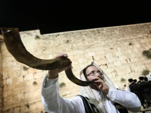 A shofar is blown at the Western Wall in Jerusalem's Old City, at the end of Yom Kippur, Oct. 12, 2016. Photo by Flash90.