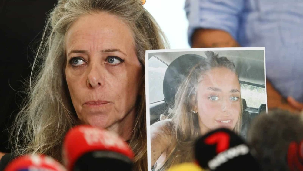 Keren Shem holds a photo of her daughter Mia, who is being held hostage in Gaza, at a press conference in Tel Aviv, Oct. 17, 2023. Photo by Gideon Markowicz/TPS.