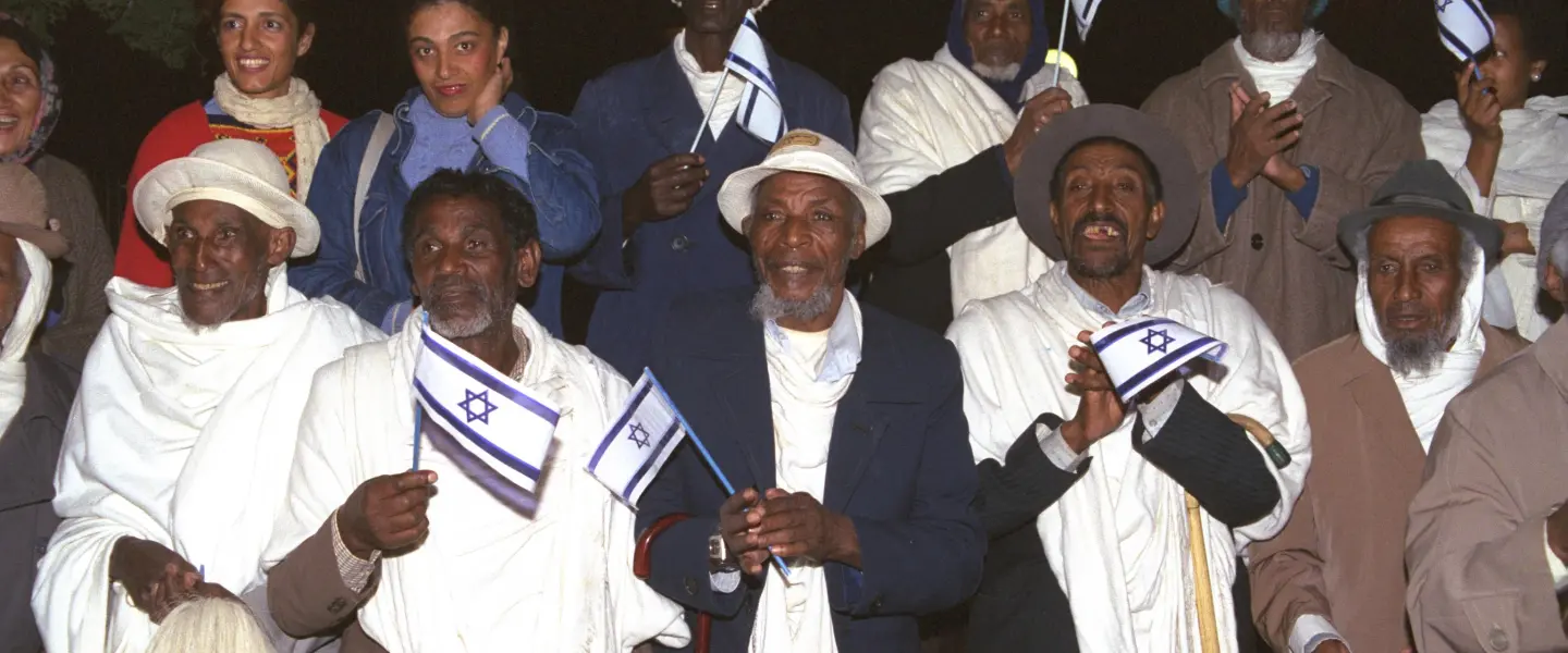 New immigrants from Ethiopia at the Hadera absorption center in 1991. Credit: Israeli Tsvika/GPO.