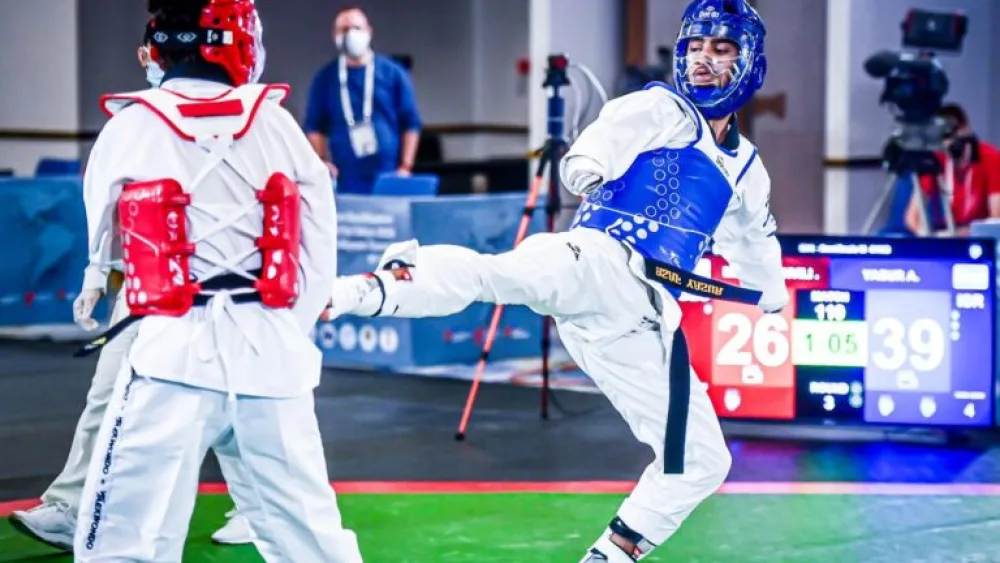 Asaf Yasur (right) in the final match of his gold-medal-winning appearance at the World Para Taekwondo Championships in Istanbul on Dec. 11, 2021. Photo by Madeleine L’Oreal.
