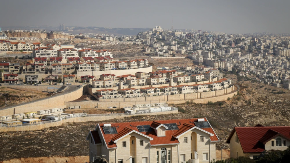 The Dagan (foreground) and Tamar (background) neighborhoods of Efrat in Judea, Nov. 10, 2020. Photo by Gershon Elinson/Flash90.