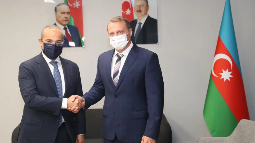Mikayil Jabbarov, Azerbaijan’s minister of economy, and Israeli Tourism Minister Yoel Razvozov cut the opening ribbon at the office on July 29, 2021. Source: Azerbaijan in Israel/Twitter.