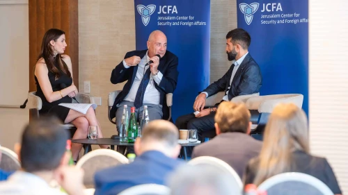 From left: JCFA Podcast host and Director of Content Sarah Martinez-Amir, former Hamas captive Luis Har and Mosab Hassan Yousef, Aug. 19, 2025. Credit: The Jerusalem Center for Security and Foreign Affairs.