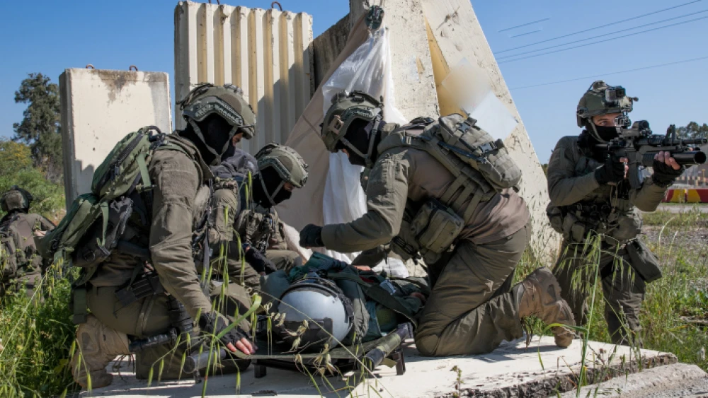 Israeli soldiers from Unit 669 demonstrate a battlefield rescue operation at a training base in central Israel on April 13, 2019. Photo by Yossi Aloni/Flash90.