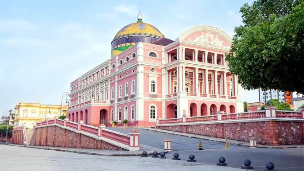 The rabbi greets Jewish tourists at the Amazon Theater, one of the city’s most impressive landmarks. Photo by Karine Hermes/Chabad.org/News.