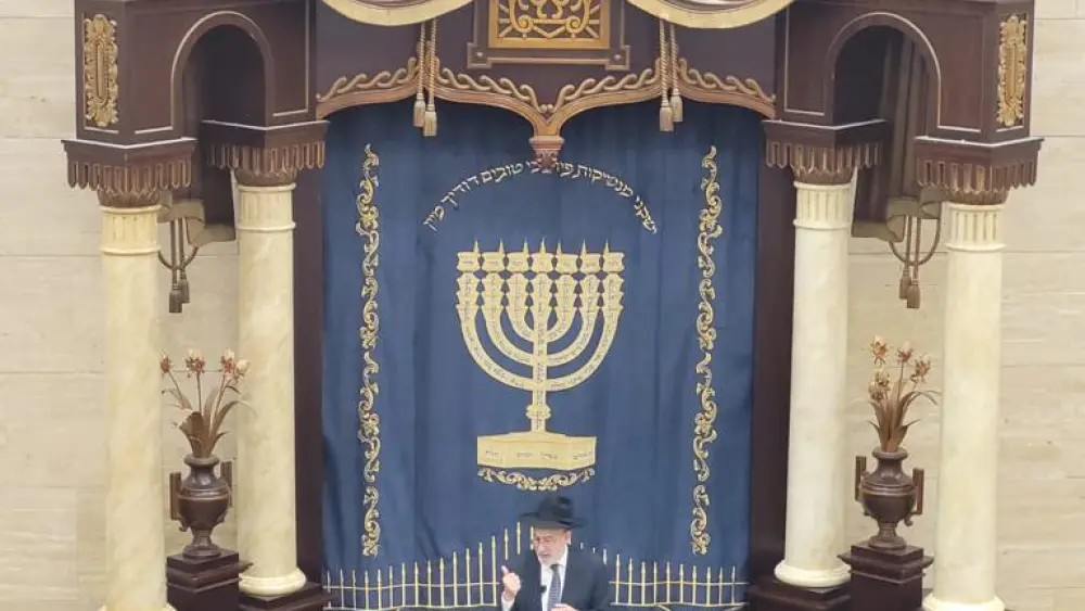 OU Kosher CEO Rabbi Menachem Genack gives a shiur to students in the beis medrash of Yeshiva Shaarei Shmuot in Beit Chilkiya, Israel