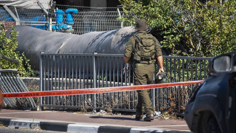 An Israeli soldier at the scene where part of a ballistic missile fired from Iran fell outside a major city in Samaria, June 19, 2025. Photo by Hoshenya Yarden/Flash90.