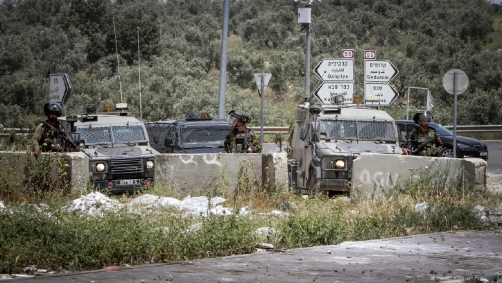 Israeli security forces block the entrance to Salfit in Judea and Samaria on April 30, 2022, during searches for the terrorists who carried out the deadly attack at the entrance to Ariel the night before. Photo by Nasser Ishtayeh/Flash90.