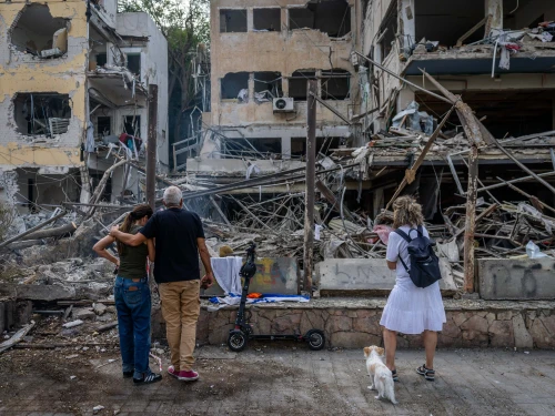 Israeli security and rescue personnel at the scene where a ballistic missile fired from Iran hit in Tel Aviv, June 16, 2025. Photo by Chaim Goldberg/Flash90.