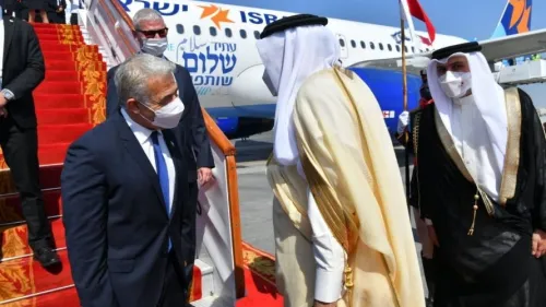 Israeli Foreign Minister Yair Lapid is greeted at Bahrain International Airport on Sept. 30, 2021. Source: Twitter.