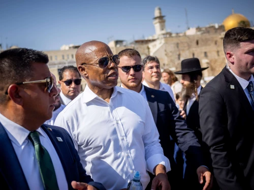 Eric Adams, Mayor of New York City visits at the Westren Wall in Jerusalem, Aug. 22, 2023. Photo by Yonatan Sindel/Flash90.