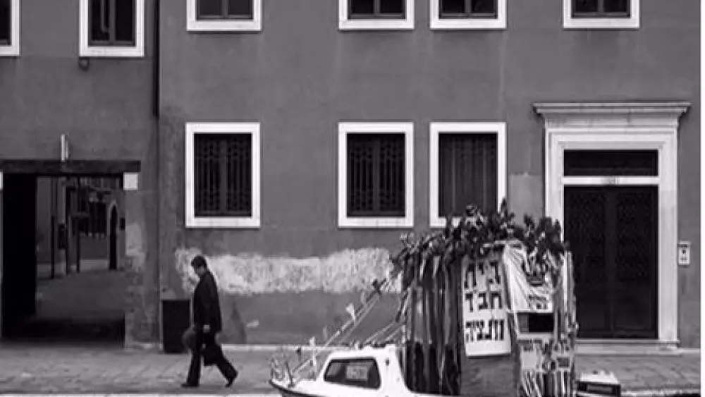 A sukkah in Venice, Italy. Credit: Pay No Mind/Flickr.