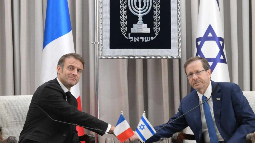 Israeli President Isaac Herzog meets in Jerusalem with his French counterpart Emmanuel Macron, Oct. 24, 2023. Photo by Amos Ben Gershom/GPO.