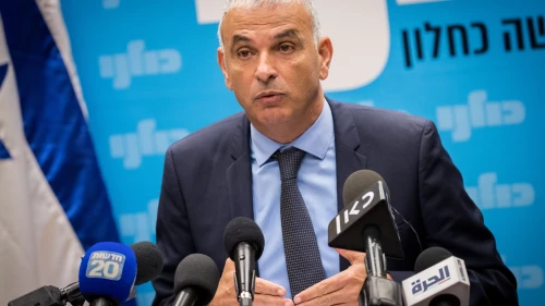 Israeli Finance Minister Moshe Kahlon leads a faction meeting in the Israeli parliament on Dec. 24, 2018. Photo by Yonatan Sindel/Flash90.