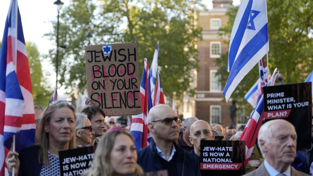 A rally organized by the Campaign Against Antisemitism opposite Downing Street in central London on April 30, 2026, following the stabbing of two Jewish men the day before in the Golders Green neighbourhood of north London. Photo by Carlos Jasso/AFP via Getty Images.