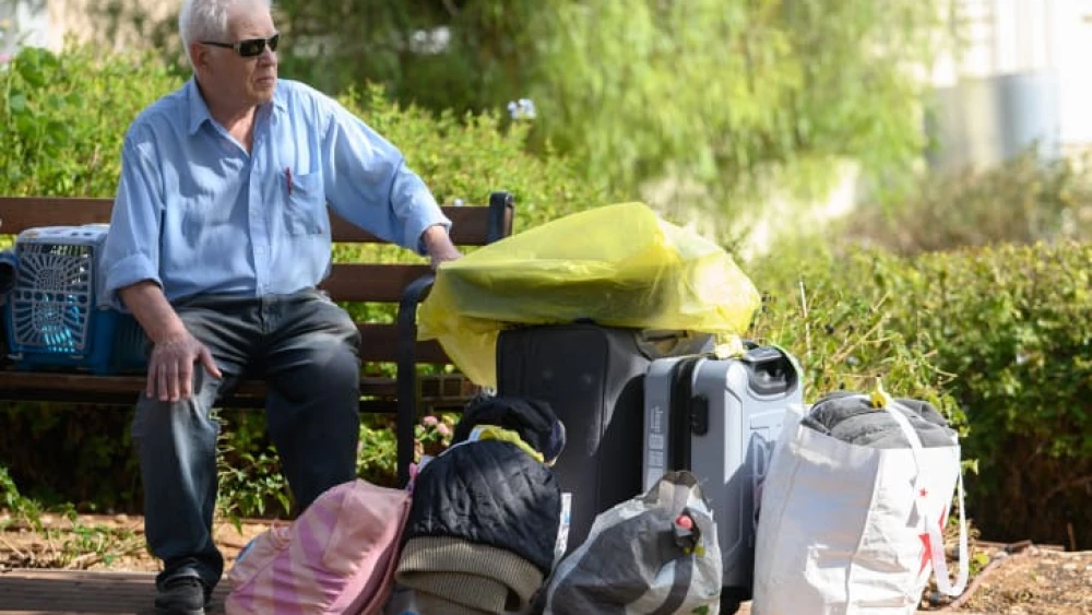 Resident of the Galilee city of Kiryat Shmona are evacuated due to the attacks from Lebanon, Oct. 22, 2023. Photo by Ayal Margolin/Flash90.
