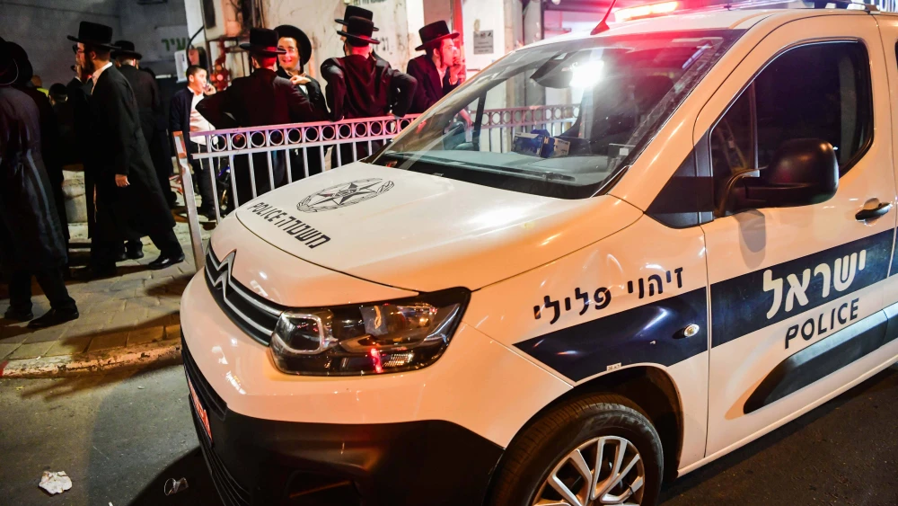 Police at the scene of a terror ramming attack in Bnei Brak, Dec. 10, 2024. Photo by Avshalom Sassoni/Flash90.