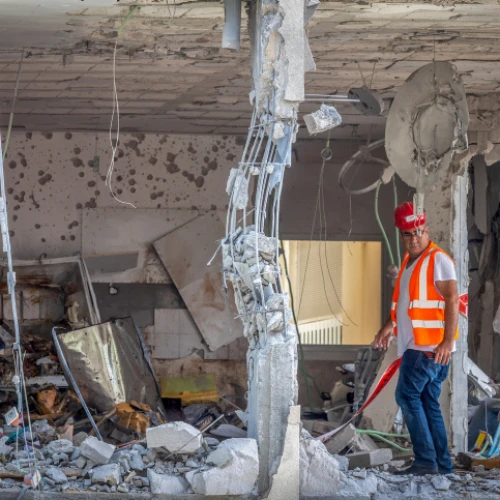 A building in Rehovot, a day after a Gazan rocket killed an elderly woman there, May 12, 2023. Photo by Yossi Aloni/Flash90.