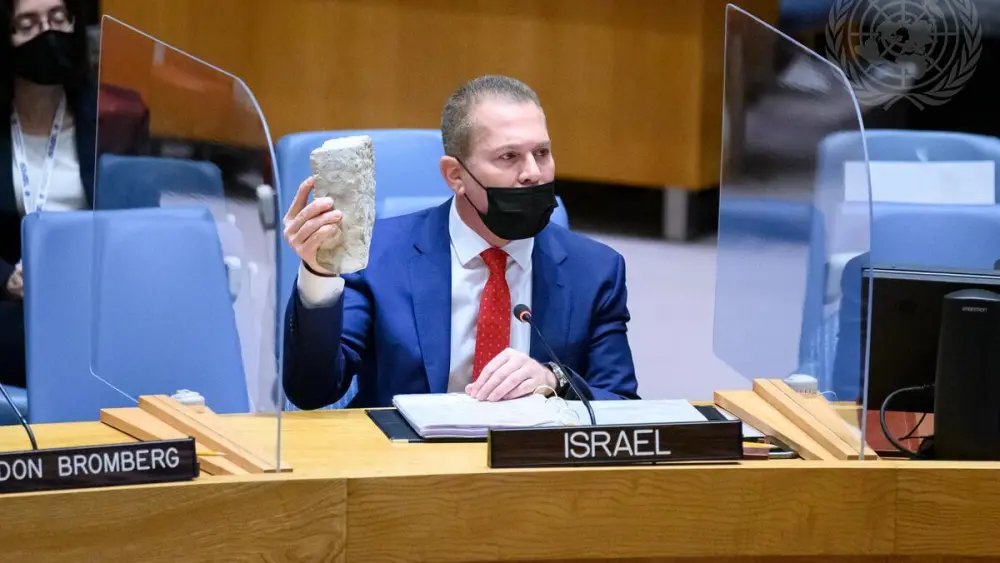 Gilad Erdan, Permanent Representative of Israel to the United Nations, holds up a rock as he addresses the Security Council meeting on the situation in the Middle East, including the Palestinian question. Credit: UN Photo/Loey Felipe
