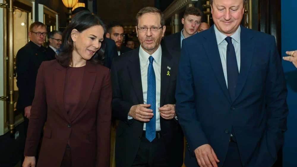 Israeli President Isaac Herzog (center) meets in Jerusalem with U.K. Foreign Secretary David Cameron and German Foreign Minister Annalena Baerbock, April 17, 2024. Photo by Maayan Toaf/GPO.