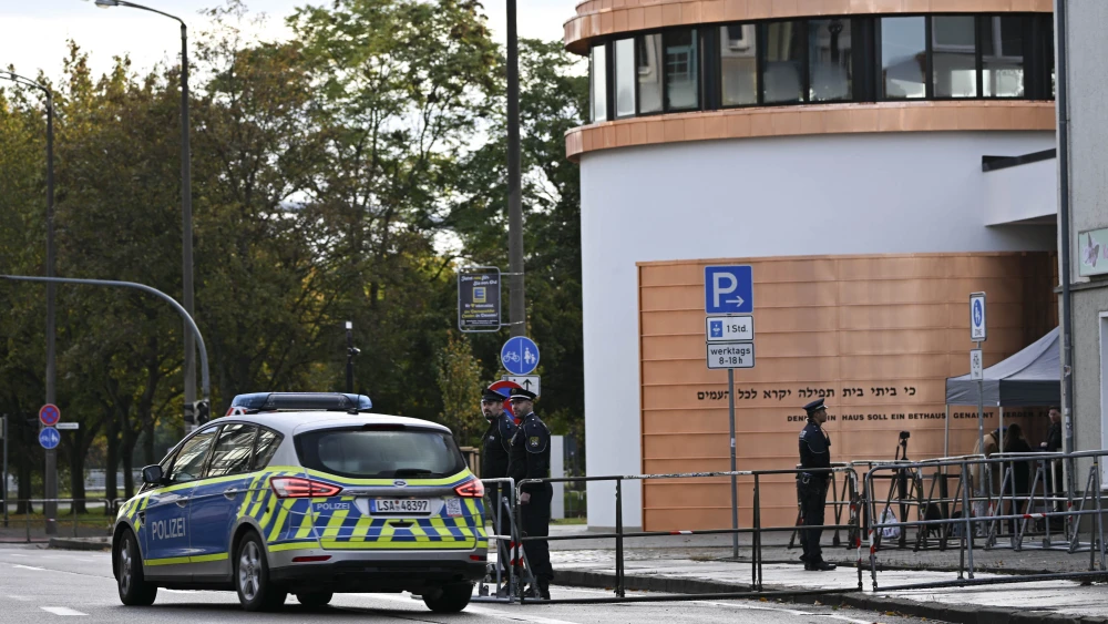 Policemen stand guard outside the Weill-Synagogue in Dessau-Rosslau, eastern Germany, on Oct. 22, 2023. Photo by Hendrik Schmidt/POOL/AFP via Getty Images.