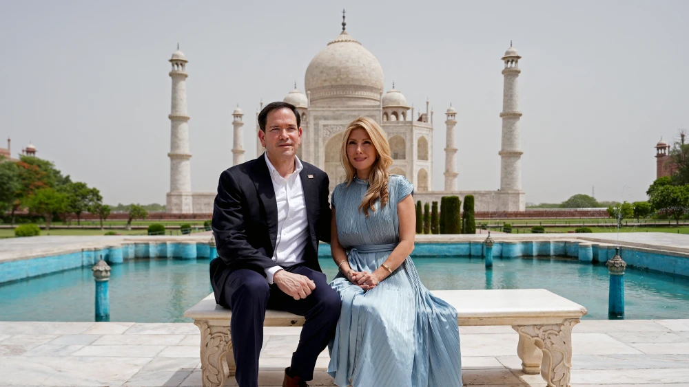U.S. Secretary of State Marco Rubio and his wife, Jeanette, pose at the Taj Mahal in Agra, India, on May 25, 2026. Photo by Julia Demaree Nikhinson/POOL/AFP via Getty Images.