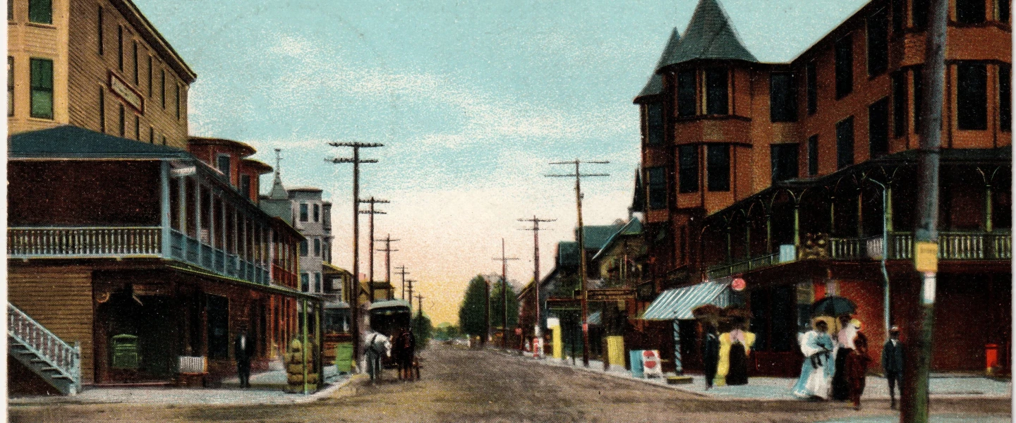 Postcard of a street scene at Wildwood, N.J., circa 1914. Credit: Public Domain via Wikimedia Commons.