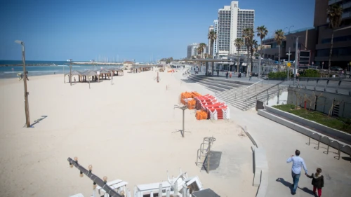 The nearly empty beach in Tel Aviv. Daily life has come to nearly a complete standstill as the number of coronavirus cases in Israel continues to rise, March 25, 2020. Photo by Miriam Alster/Flash90.