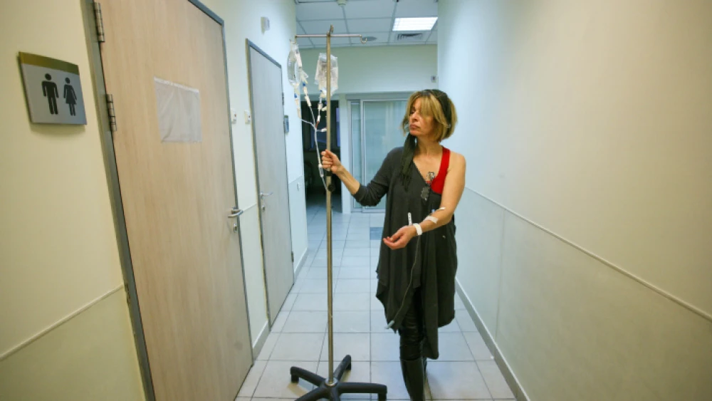 A woman is treated with chemotherapy for breast cancer. Photo by Chen Leopold/Flash90.