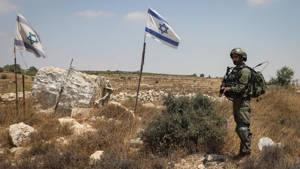 An Israeli soldier stands guard at the site of a car-ramming attack in Elazar, Gush Etzion, Aug. 18, 2019. Photo by Gershon Elinson/Flash90.