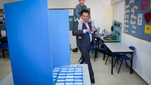 Israeli Arab Knesset member Ayman Odeh casts his ballot during Israel's April 9, 2019 election. Photo by Meir Vaknin/Flash90.