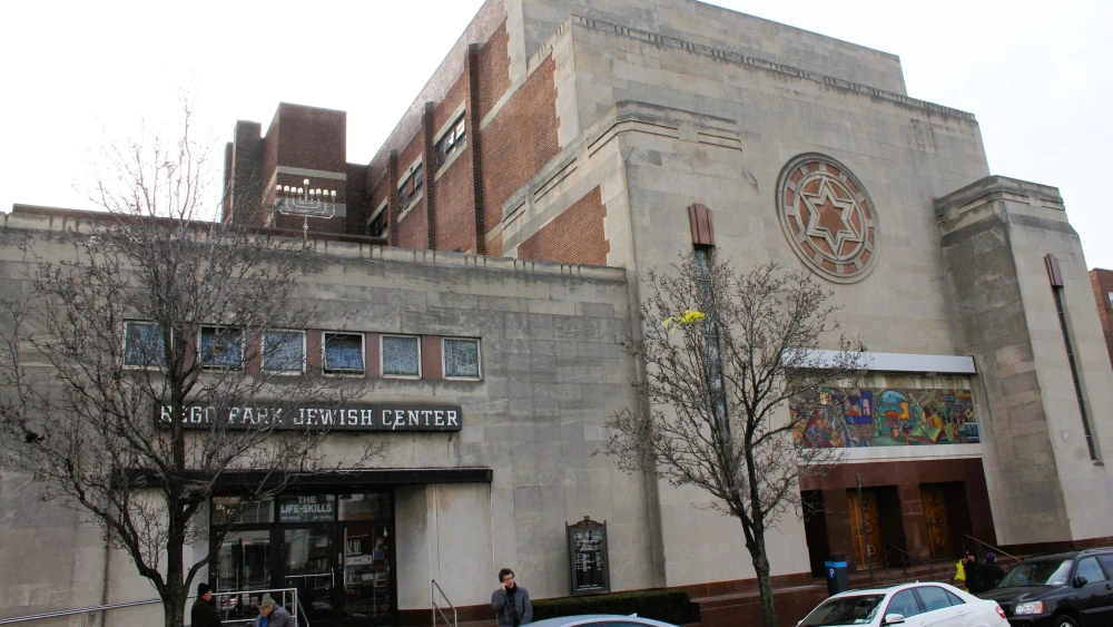 Rego Park Jewish Center in Queens, N.Y. Credit: Peter Greenberg/Creative Commons via Wikimedia Commons.