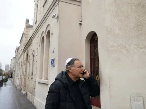 A Jewish man outside the synagogue of Neuilly-sur-Seine, west of Paris, on Dec. 11, 2017. Photo by Canaan Lidor.