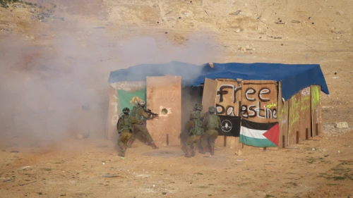 IDF “Duvdevan” (an elite special-forces unit) commandos seen during an army exercise capturing potential terrorists with the help of an explosive device. March 10, 2015. Photo by Gershon Elinson/Flash90.