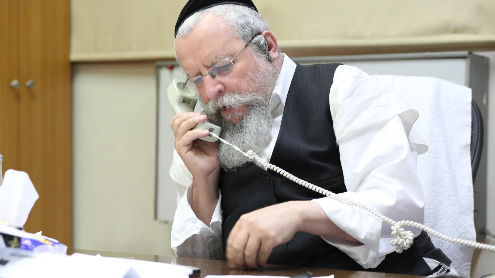 Rabbi Avraham Elimelech Firer. Source: www.ezra-lemarpe.org.