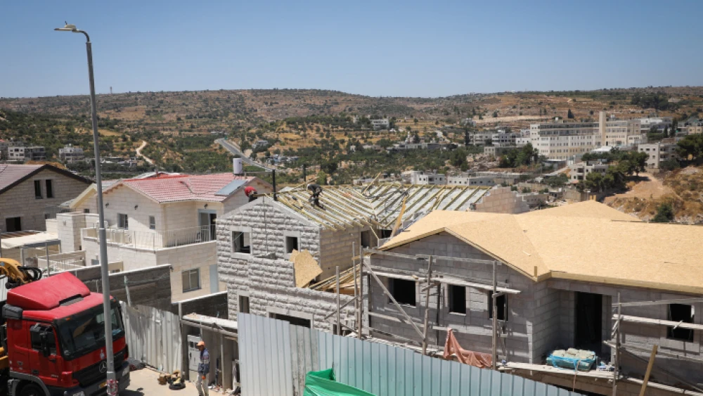 Construction in the Dagan neighborhood of Efrat in Judea on July 22, 2019. Photo by Gershon Elinson/Flash90.