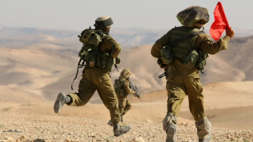 Soldiers of the IDF's Givati Brigade participate in an exercise in the southern Judean Desert, June 6, 2012. Photo by Moshe Shai/Flash90.