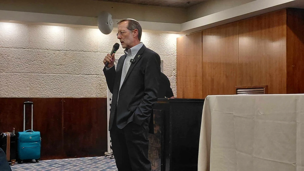 Zehut Party leader Moshe Feiglin addresses the Professors for a Strong Israel annual summit in Jerusalem, Feb. 10, 2026. Photo by Natan Galula.