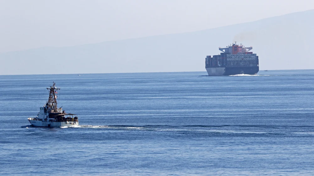 The U.S. Coast Guard cutter USCGC Aquidneck transits the Strait of Hormuz, Dec. 2, 2020. Credit: Mass Communication Specialist 2nd Class Indra Beaufort/U.S. Navy.