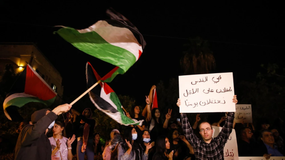 Arab Israelis and left-wing activists in Haifa protest against recent escalation in Jerusalem on April 17, 2022. Photo by Shir Torem/Flash90.
