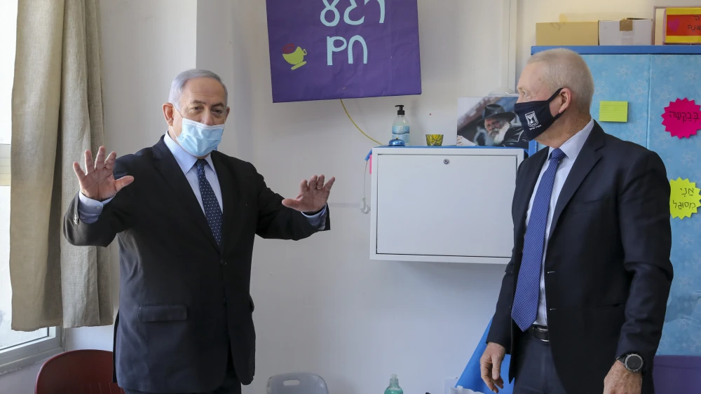 Israeli prime minister Benjamin Netanyahu and Minister of Education Yoav Galant visit at a school in Jerusalem ahead of the opening of the school year, August 25, 2020. Photo by Marc Israel Sellem/POOL
