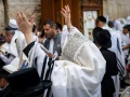 Jewish worshippers pray at the Western Wall, Judaism's holiest prayer site, in Jerusalem's Old City, during the Cohen Benediction priestly blessing at the Jewish holiday of Sukkot, October 09, 2025. Photo by Oren Ben Hakoon/Flash90 *** Local Caption *** כתל דת כהנים יהדות טלית טליתות רחבת הכותל המערבי ברכת כוהנים חג סוכות