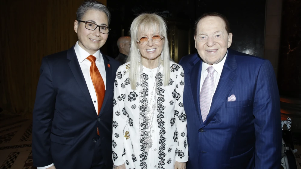 Gift of Life Marrow Registry founder and CEO Jay Feinberg (left) with Gift of Life Marrow Registry Partners for Life Award honorees Dr. Miriam and Sheldon Adelson. Credit: David Nicholas Photography.