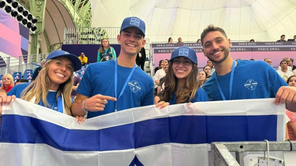 EL AL Spirit Team members Leedaar Alon, Yechiel Jacobs, Sarah Cohen and Elisaf Matolo cheering on Israeli athletes with special needs in Paris in September. Credit: Courtesy.