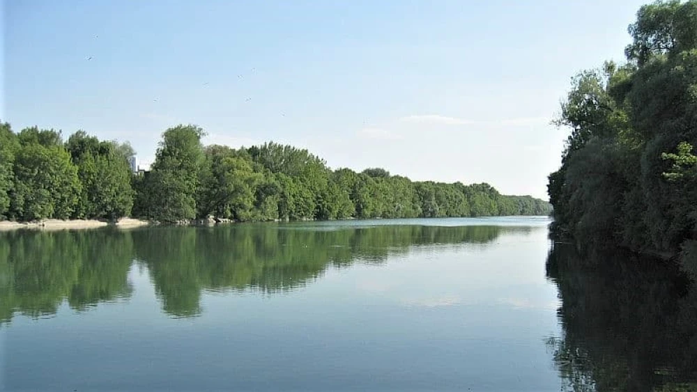 Isar River north of Munich, Germany. Credit: Florian Schütz via Wikimedia Commons.