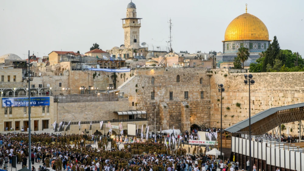 Israeli soldiers from Netzah Yehuda Battalion and family members attend a swearing-in ceremony at the Western Wall in Jerusalem's Old City, on May 17, 2023. Photo by Arie Leib Abrams/Flash90