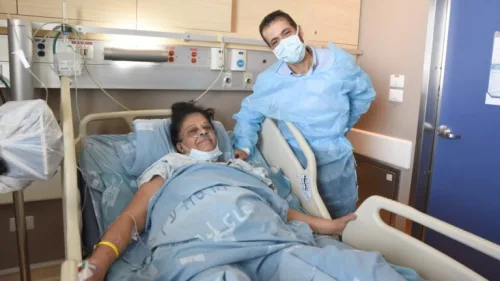 Hadassah's Kidney Transplantation Service Chief Dr. Abed Khalaileh with Randa Aweis, the Christian Arab recipient of Yigal Yehoshua’s kidney. Photo by David Z. Harris/HWZOA.